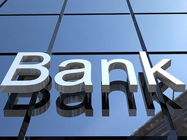 azerbaycan-banklarina-daha-bir-qadaga-qoyuldu